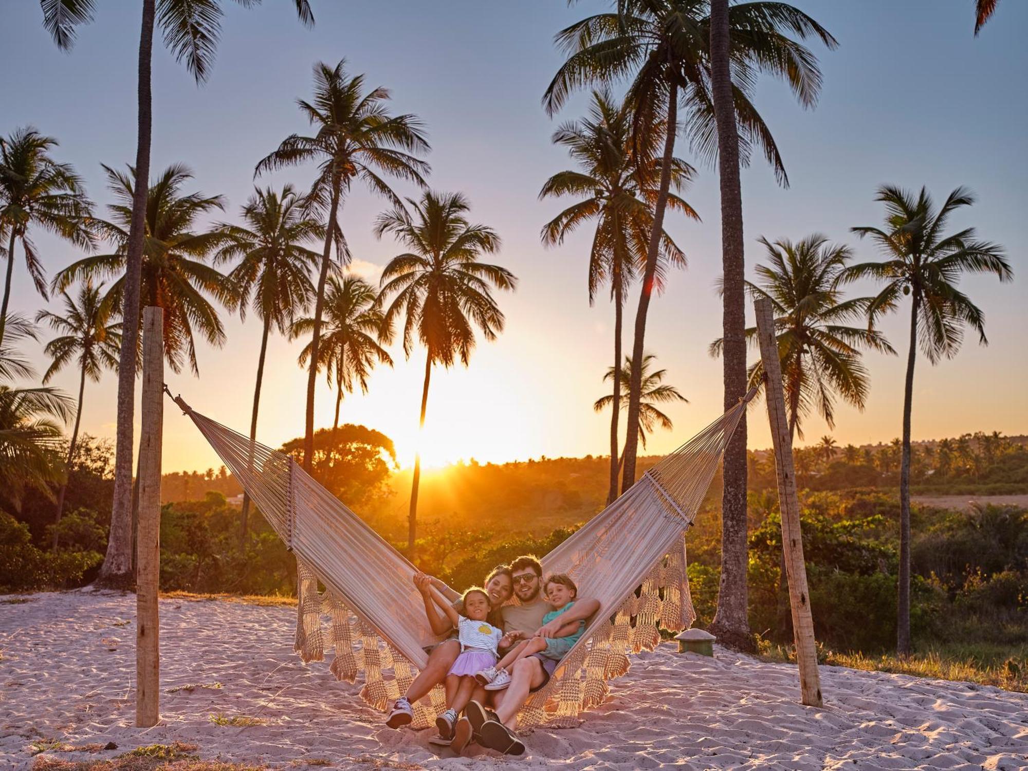 Grand Palladium Imbassai Resort & Spa Extérieur photo Sunset at the beach